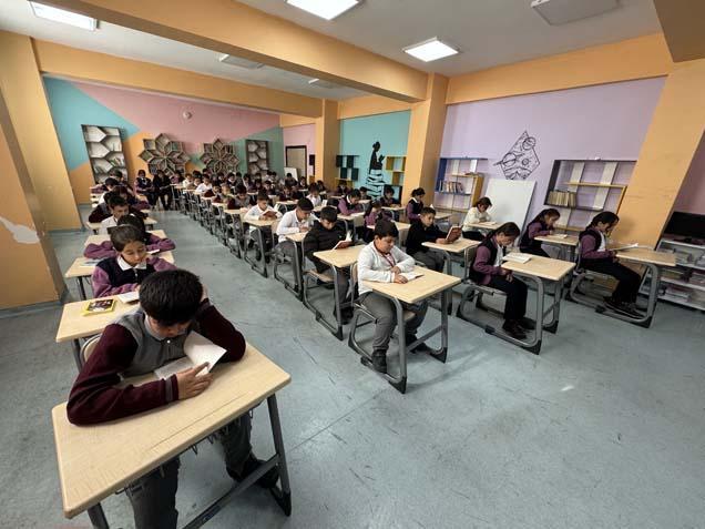 Hakkari’de öğrenciler ve öğretmenler 6 köy okulunu 1500 kitapla buluşturdu