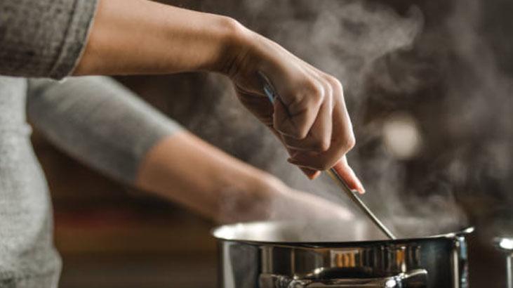 Çorbayı muhteşem yapan detay İlk 20 dakika açık tutun, tadı daha lezzetli olacak Çorbayı muhteşem yapan detay İlk 20 dakika açık tutun, tadı daha lezzetli olacak