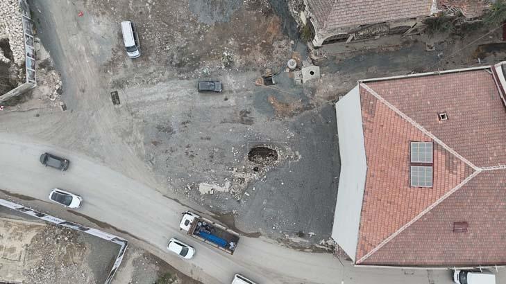 Yıkılan binanın altından çıktı Yıllardır gerçeği bilmeden yaşamışlar Yıkılan binanın altından çıktı Yıllardır gerçeği bilmeden yaşamışlar