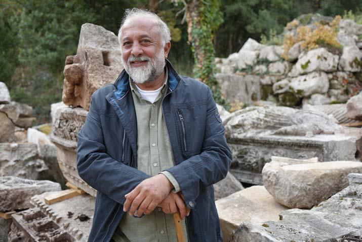 DANS EDEN KADINLAR MEZARI GÜN YÜZÜNE ÇIKARILDI