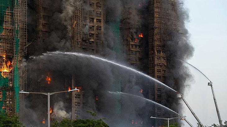 Hong Kongda gökdelenlerde yangın Şok görüntüler