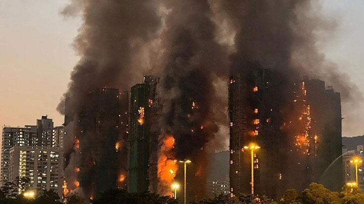 Hong Kongda gökdelenlerde yangın Şok görüntüler