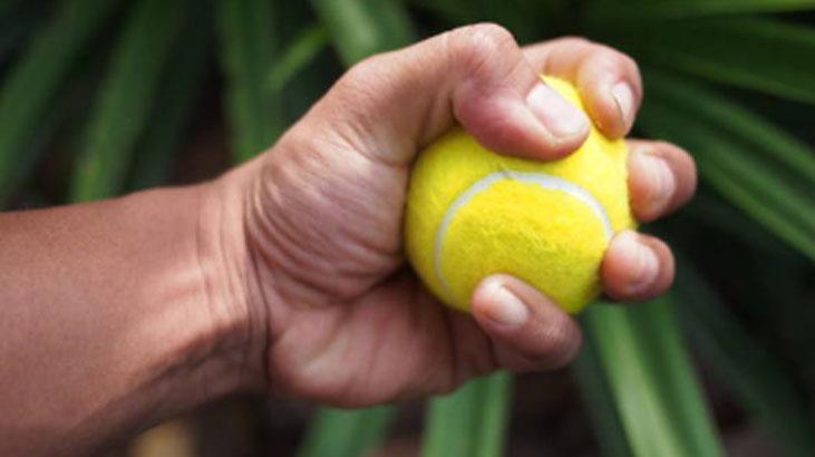 Aerobik şampiyonu tenis topuyla 13 kilo verdi Sadece 10 dakika sürüyor