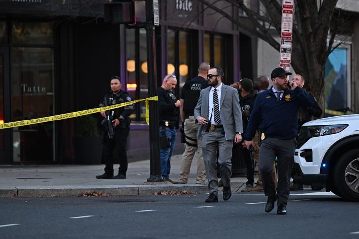 Beyaz Saray yakınlarında silahlı saldırı 2 Ulusal Muhafız askeri vuruldu