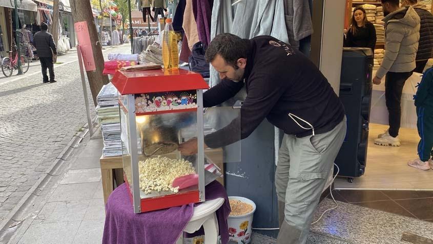 BU BİZİM DÜKKAN GELENEĞİMİZ, İKRAM ETMEYİ SEVİYORUZ