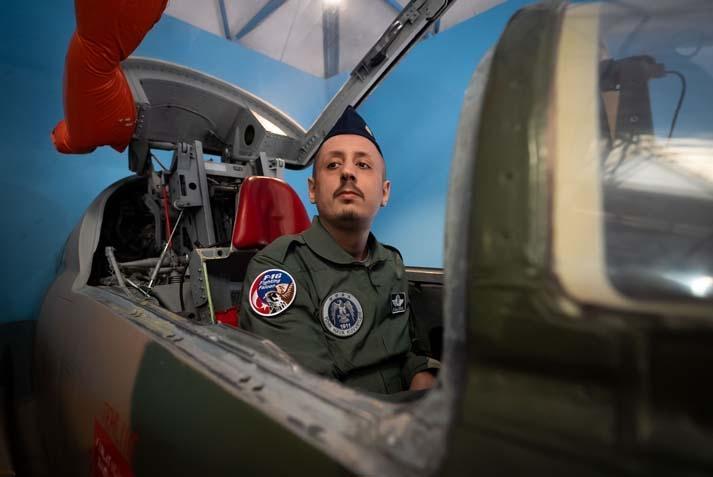 Milli Savunma Bakanlığı, engelli gencin pilotluk hayalini gerçekleştirdi