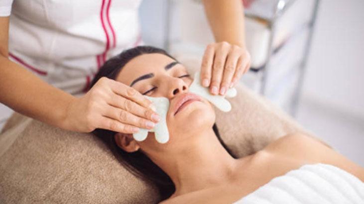 Dolguya gerek kalmadan şişiyor Dolgun dudakların sırrı bu malzemedeymiş