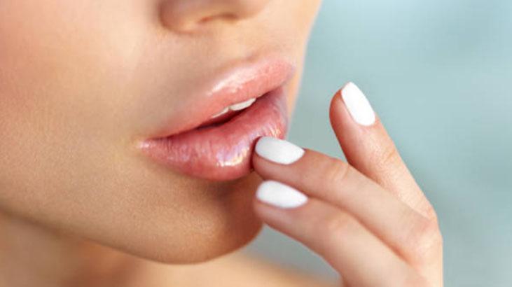 Dolguya gerek kalmadan şişiyor Dolgun dudakların sırrı bu malzemedeymiş