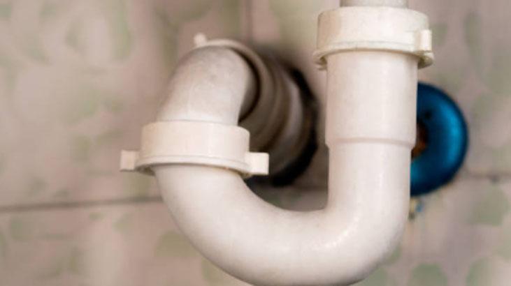 Banyodan yayılan kanal kokusuna tek çare Tıkanıklığı giderden açın, rahatsız etmeyecek