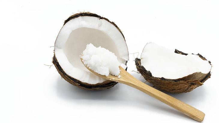 Hindistan cevizi yağı zeytinyağının yerini mi alacak Aralarında tek bir fark var Hindistan cevizi yağı zeytinyağının yerini mi alacak Aralarında tek bir fark var