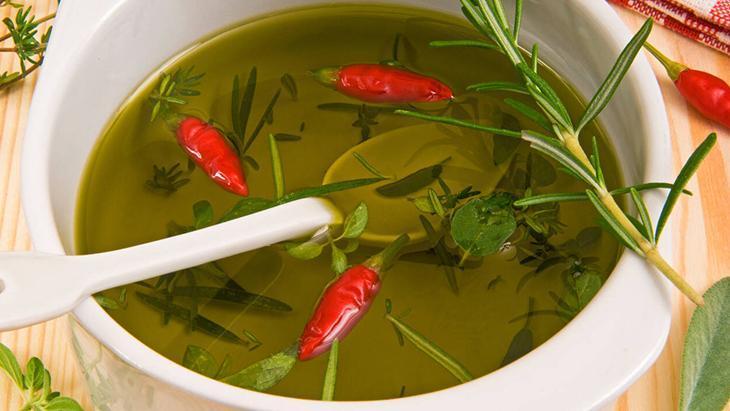 Hindistan cevizi yağı zeytinyağının yerini mi alacak Aralarında tek bir fark var Hindistan cevizi yağı zeytinyağının yerini mi alacak Aralarında tek bir fark var