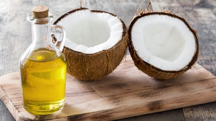 Hindistan cevizi yağı zeytinyağının yerini mi alacak Aralarında tek bir fark var Hindistan cevizi yağı zeytinyağının yerini mi alacak Aralarında tek bir fark var