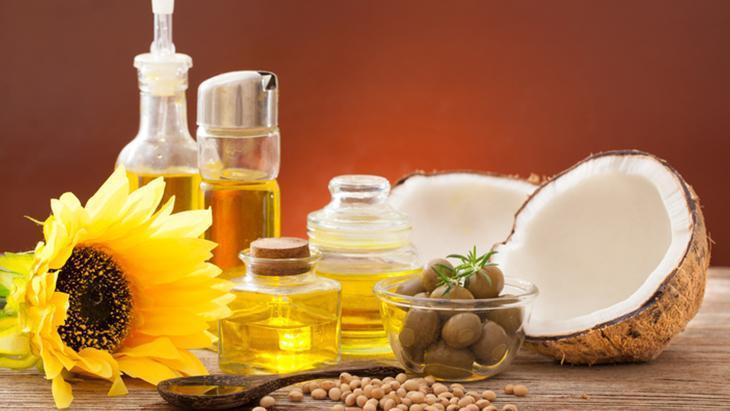 Hindistan cevizi yağı zeytinyağının yerini mi alacak Aralarında tek bir fark var Hindistan cevizi yağı zeytinyağının yerini mi alacak Aralarında tek bir fark var