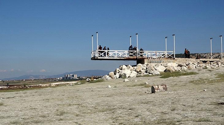 Maalesef diyerek paylaşıldı Burdur Gölünde iskele, metrelerce uzaklaştı