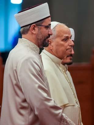 İstanbuldaki temasları süren Papa 14. Leo, Sultanahmet Camiine geldi