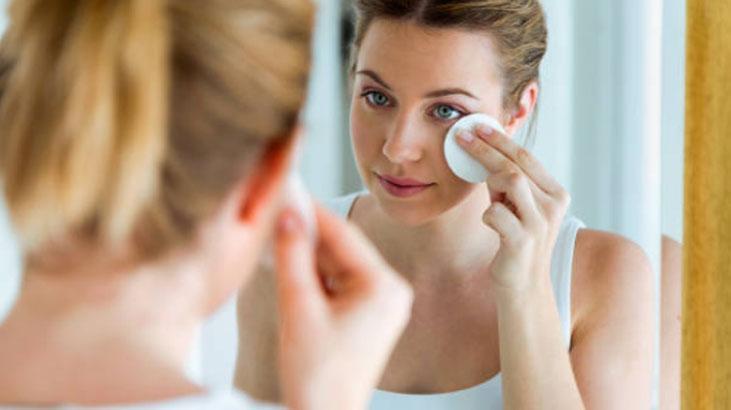 Gençleştiren tüyoyu denedi, artık 20 yaşında gibi Takma kirpiklerden kurtulun