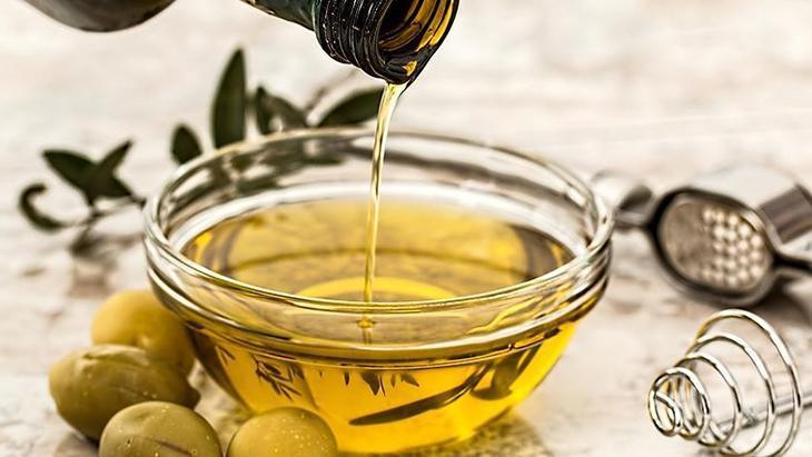 Diz ağrılarına doğal destek: Taze sıkım zeytinyağı nasıl umut oldu