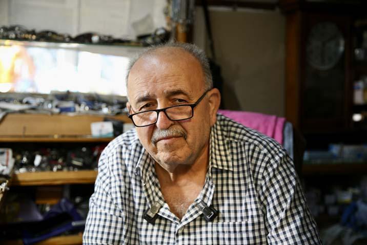 23 yıl önce emekli oldu ama bu işi bırakamıyor ‘Bizim elimizdekileri arayan bulamıyor’