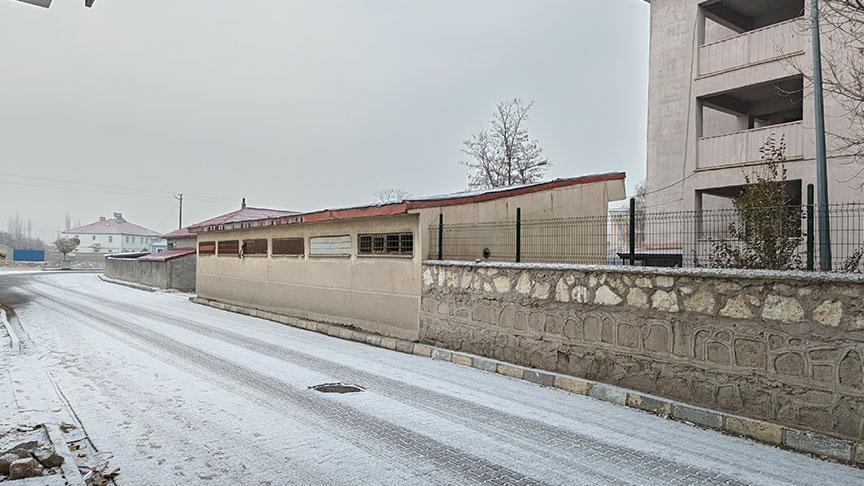 Meteoroloji uyarmıştı! Kar başladı, sıcaklık sıfırın altında 10 derece: İstanbul'un yanı başı…