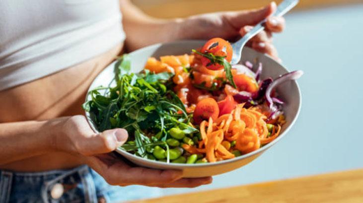 Kalori saymadan zayıfladı Fitness uzmanından 4 beden küçülten teknik