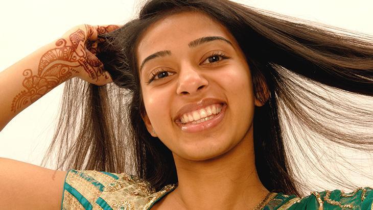 Evde saç boyası yapmak çok basit Doğal kızıllık veren yumuşak etki