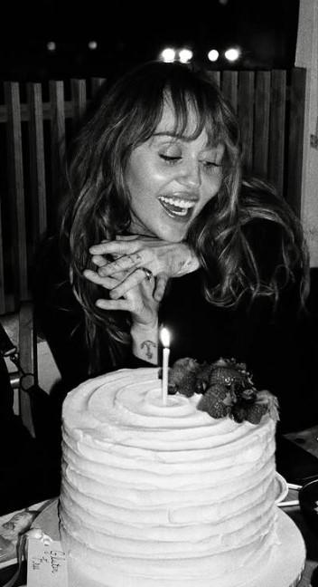 Kırmızı halıda yüzük sürprizi Miley Cyrus ve Maxx Morando nişanlandı mı