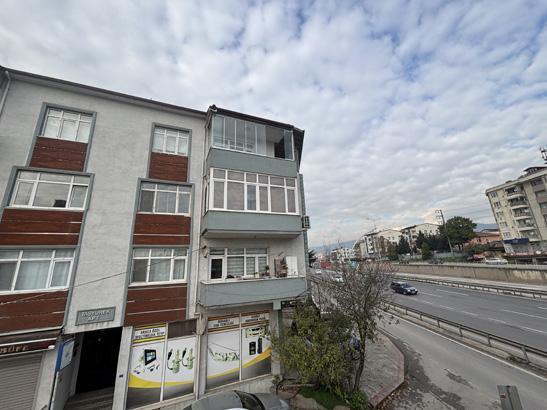 Evin içini gören üst geçit yıkılıp, yenisi yapıldı: Yine gözüküyor, değişen fazla bir şey yok