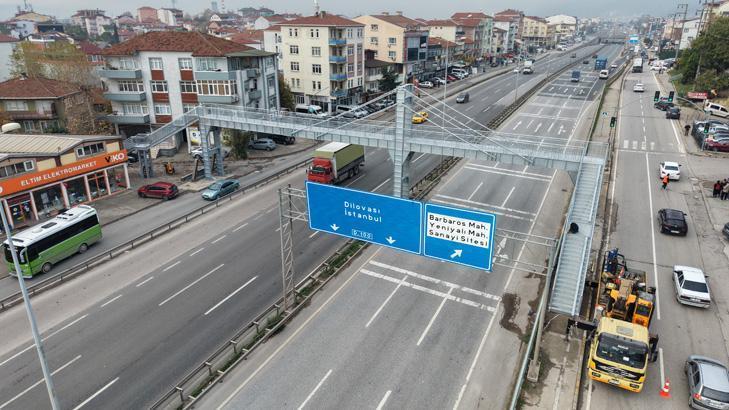 Evin içini gören üst geçit yıkılıp, yenisi yapıldı: Yine gözüküyor, değişen fazla bir şey yok