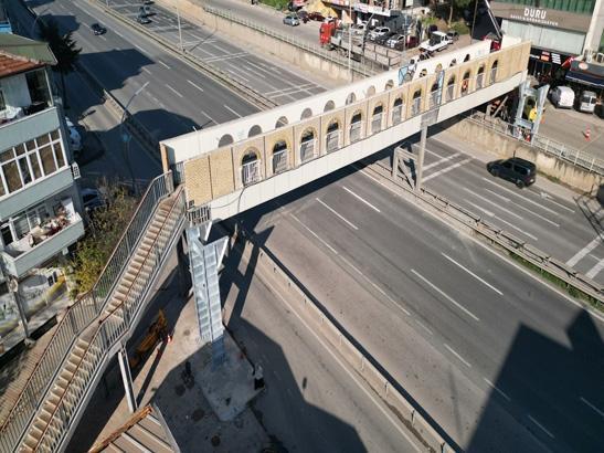 Evin içini gören üst geçit yıkılıp, yenisi yapıldı: Yine gözüküyor, değişen fazla bir şey yok
