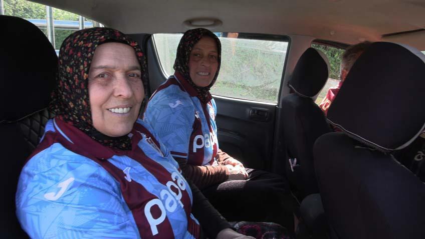 Yaylada inek sağan kadınlar, tribünde VIP ağırlanıyorlar Maç hastası oldular Yaylada inek sağan kadınlar, tribünde VIP ağırlanıyorlar Maç hastası oldular