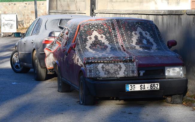 Kent resmen dondu Araçları sararak korumaya çalıştılar