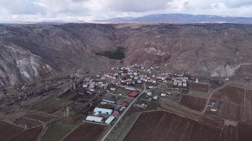 Sivaslı iki arkadaşın muhteşem fikri köyün kaderini değiştirdi ‘5 taneyle başladık, 3 bine ulaştık’