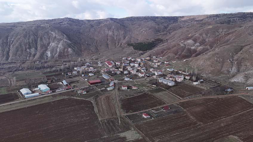 GÖLGESİNDE SERİNLEYEBİLECEĞİMİZ BİR AĞACIN OLMADIĞINI FARK ETTİK