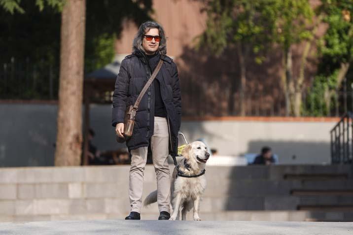 Bir köpeğin 2 yılda ‘Göz’ oluşunun hikâyesi: Türkiye’de sadece 11 rehber köpek görevde