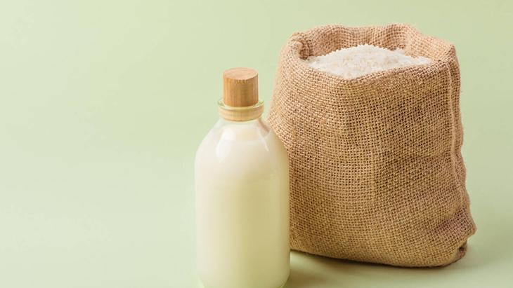 Saçları ay gibi parlatıyor Bütün şampuanları rafa kaldıran su