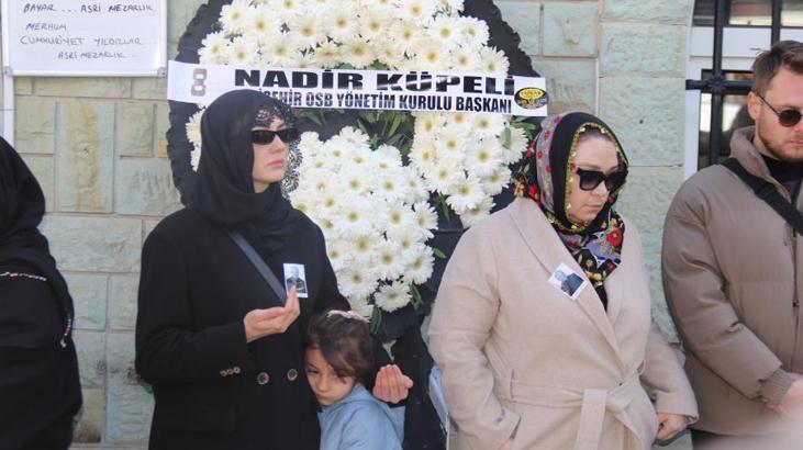 Burcu Özberkin acı günü Dedesini gözyaşlarıyla son yolcuğuna uğurladı