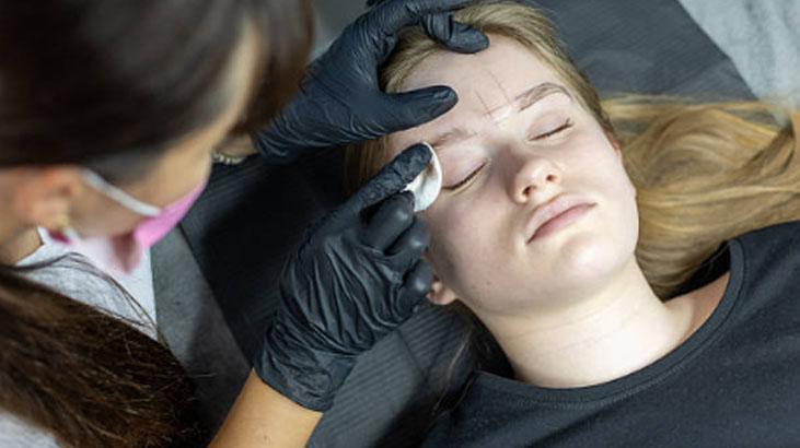 30 yaşında ama yaşlanma belirtisi yok Gençlik iksiri: Yüzyılın kaş yenilemesi