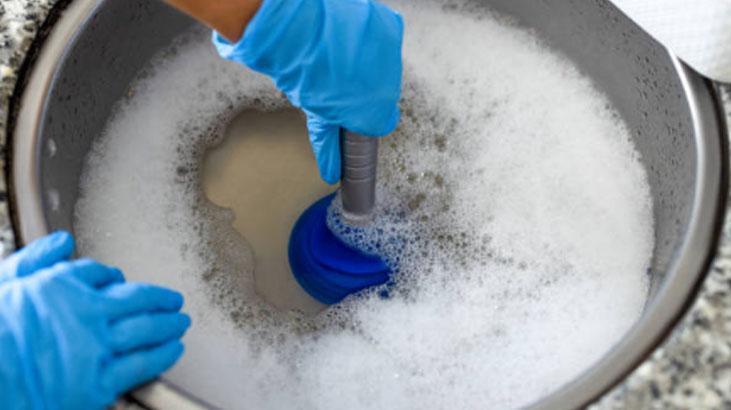 Süt, kahve, yağ fark etmiyor... Lavaboya döken yandı Boruyu mahveden ürünlerin listesi