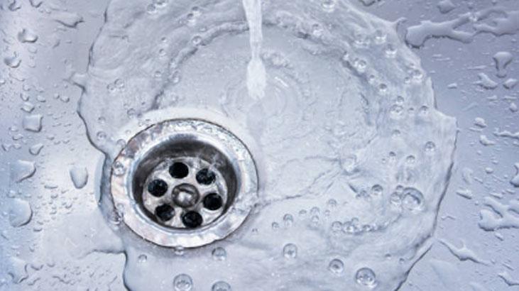 Süt, kahve, yağ fark etmiyor... Lavaboya döken yandı Boruyu mahveden ürünlerin listesi