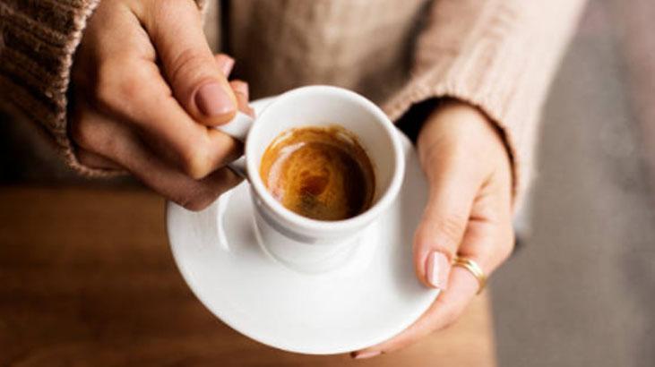 İnatçı kahve lekesinin izi bile kalmıyor 5 yöntem arasından en etkilisi