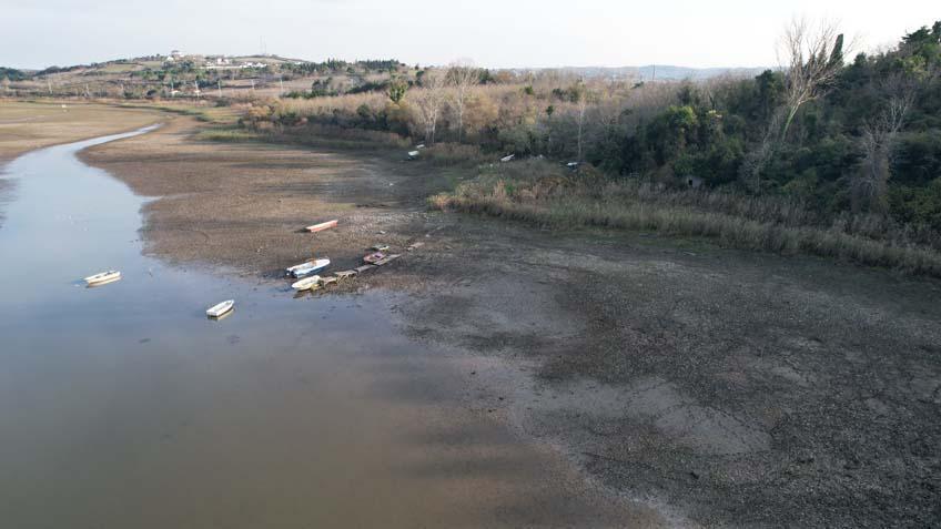İstanbul’da su krizi Terkos Gölü kuruma noktasına geldi ortaya çıkanlar şoke etti