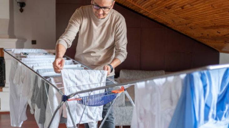 Ne deterjan ne sirke... Çamaşırları bembeyaz yapan formül başka Kabuklarını kullanın