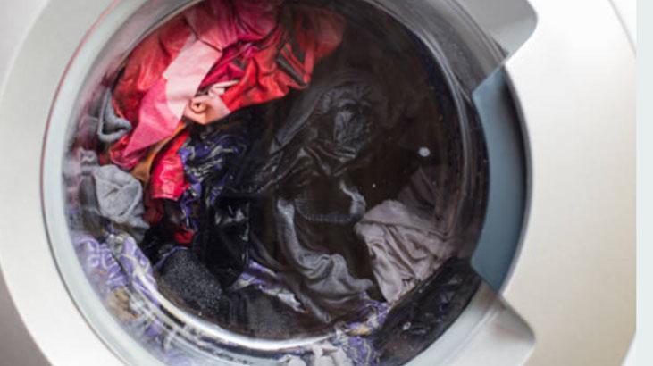 Ne deterjan ne sirke... Çamaşırları bembeyaz yapan formül başka Kabuklarını kullanın