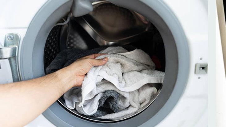 Ne deterjan ne sirke... Çamaşırları bembeyaz yapan formül başka Kabuklarını kullanın