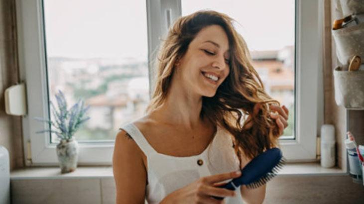 Geceden hazırladı, bukleleri bozulmadı Isıya gerek kalmadan şekil veren çorap taktiği