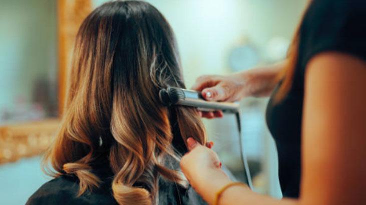 Geceden hazırladı, bukleleri bozulmadı Isıya gerek kalmadan şekil veren çorap taktiği