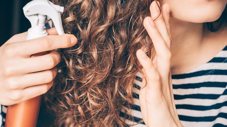 Geceden hazırladı, bukleleri bozulmadı Isıya gerek kalmadan şekil veren çorap taktiği