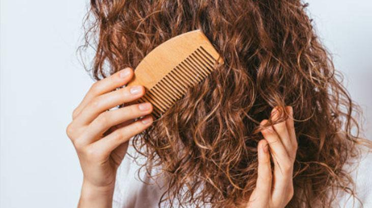 Geceden hazırladı, bukleleri bozulmadı Isıya gerek kalmadan şekil veren çorap taktiği