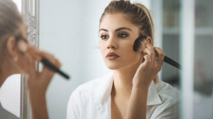Ünlü isimlere makyaj yaptı, çizgileri tek hamlede gizledi Bu ürünün etkisi büyük