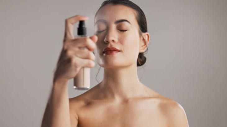 Ünlü isimlere makyaj yaptı, çizgileri tek hamlede gizledi Bu ürünün etkisi büyük